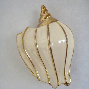 ESTATE VINTAGE CREAM COLORED ENAMEL w/GOLD CONCH SHELL DESIGN PIN 2" x 1 1/2"
